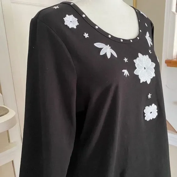 Susan Graver Style Black Top ¾ Length Sleeves Floral Embroidery SZ M - Picture 5 of 10